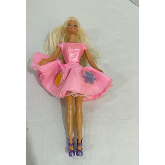 Vintage 1997 twirlin Barbie. Skirt has pods of lip, cheek and eye makeup. - Picture 8 of 16